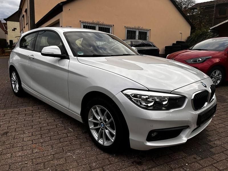 Weiß Gebraucht 2015 BMW 118 Advantage Kleinwagen | 13.900 € (Fairer Preis) - Bild 1/4