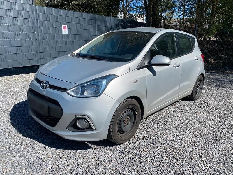 Gebraucht Hyundai i10 88 PS (64 kW) 2014 Silber Kleinwagen