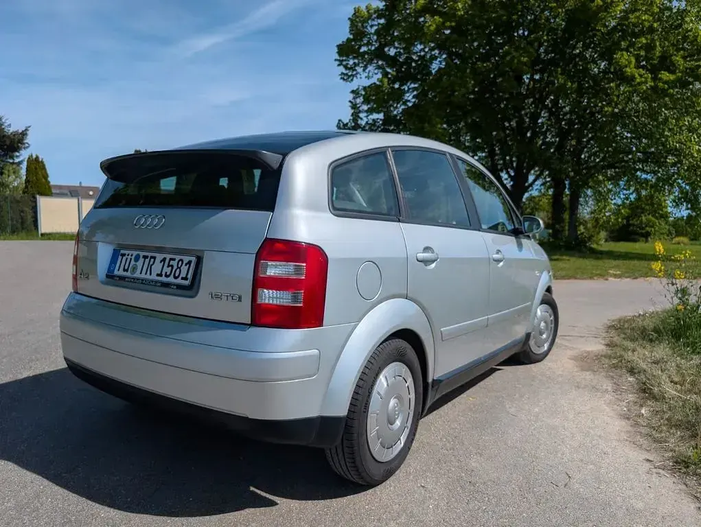 Second-hand Audi A2 61 CP (44 kW) 2003 Argintiu Hatchback