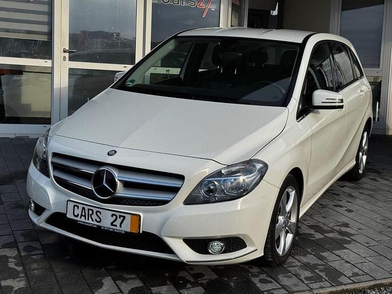 Gebraucht Mercedes B200 156 PS (114 kW) 2013 Calcitweiss/zirrusweiss Van / Kleinbus