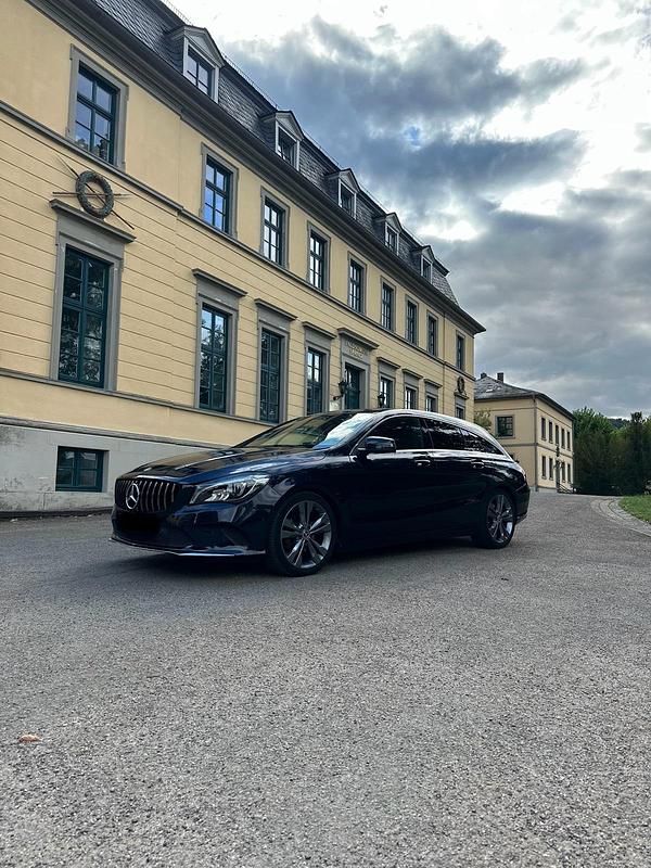 Blau Gebraucht 2018 Mercedes CLA180 Urban Limousine | 17.000 € (Guter Preis) - Bild 1/4