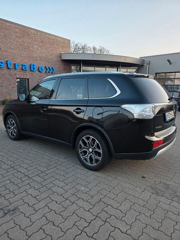 Gebraucht Mitsubishi Outlander 150 PS (110 kW) 2014 Schwarz SUV