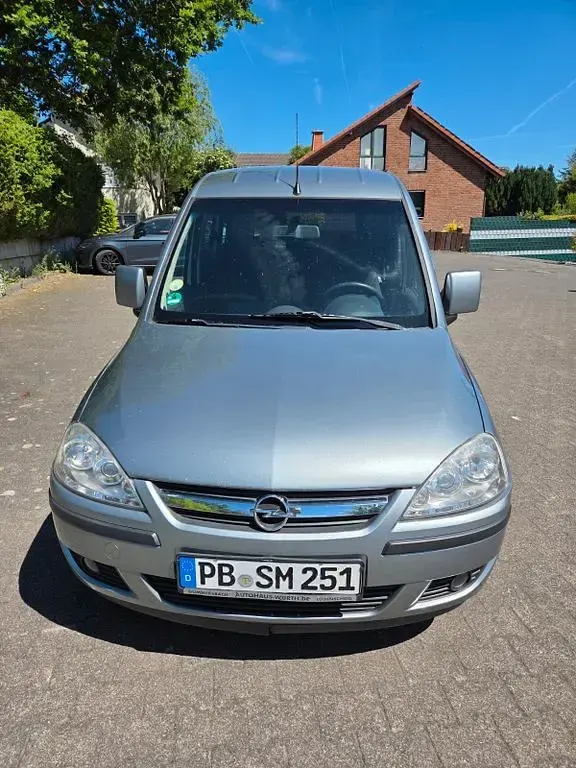 Gebraucht Opel Combo 90 PS (66 kW) 2011 Silber Van / Kleinbus