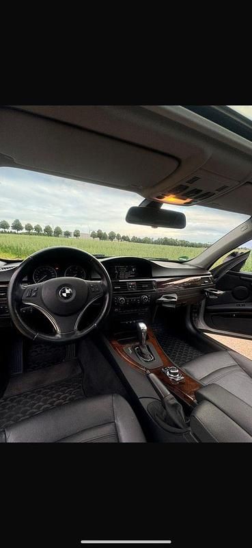 Gebraucht BMW 320 184 PS (135 kW) 2010 Grau Coupé