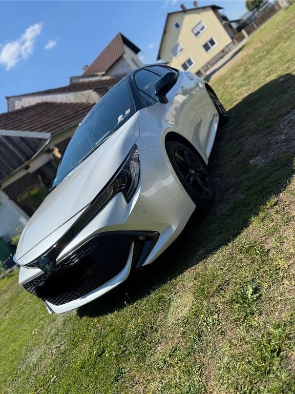 Weiß Gebraucht 2022 Toyota Corolla Team Limousine | 24.000 € (Fairer Preis) - Bild 1/4