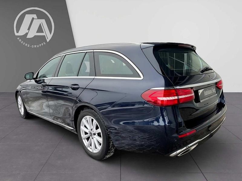 Gebraucht Mercedes E200 Avantgarde 184 PS (135 kW) 2017 Cavansitblau Limousine