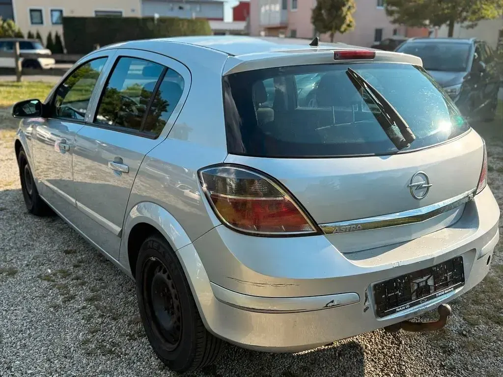 Gebraucht Opel Astra 116 PS (85 kW) 2008 Silber Limousine