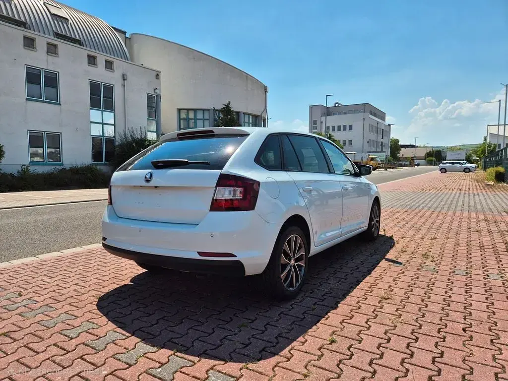 Gebraucht Skoda Rapid Drive 110 PS (80 kW) 2017 Weiß Kleinwagen