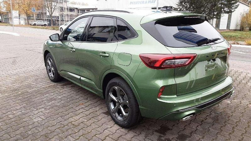Neu Ford Kuga ST-Line 186 PS (136 kW) 2025 Bursting green SUV