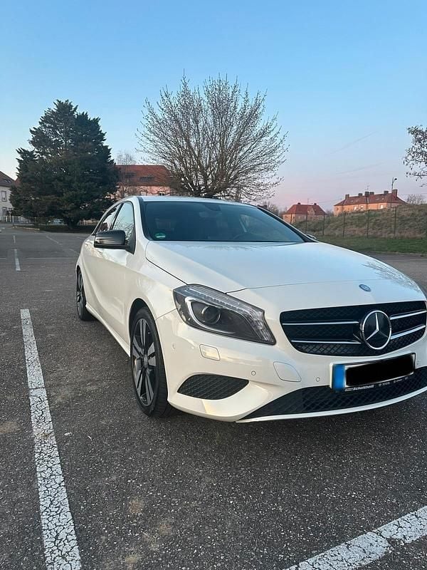 Gebraucht Mercedes A200 156 PS (114 kW) 2013 Weiß Limousine