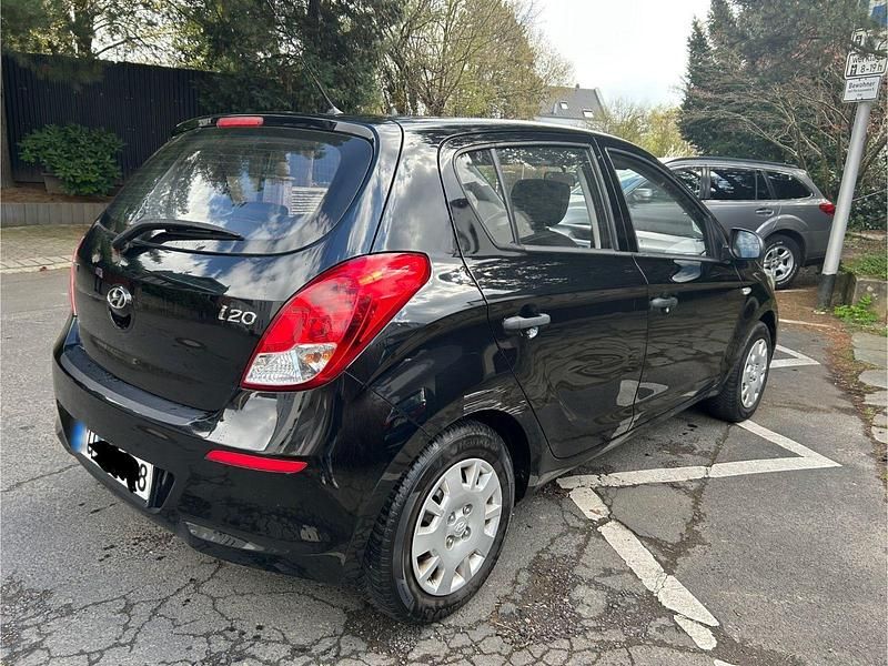 Gebraucht Hyundai i20 Classic 86 PS (63 kW) 2014 Schwarz Kleinwagen
