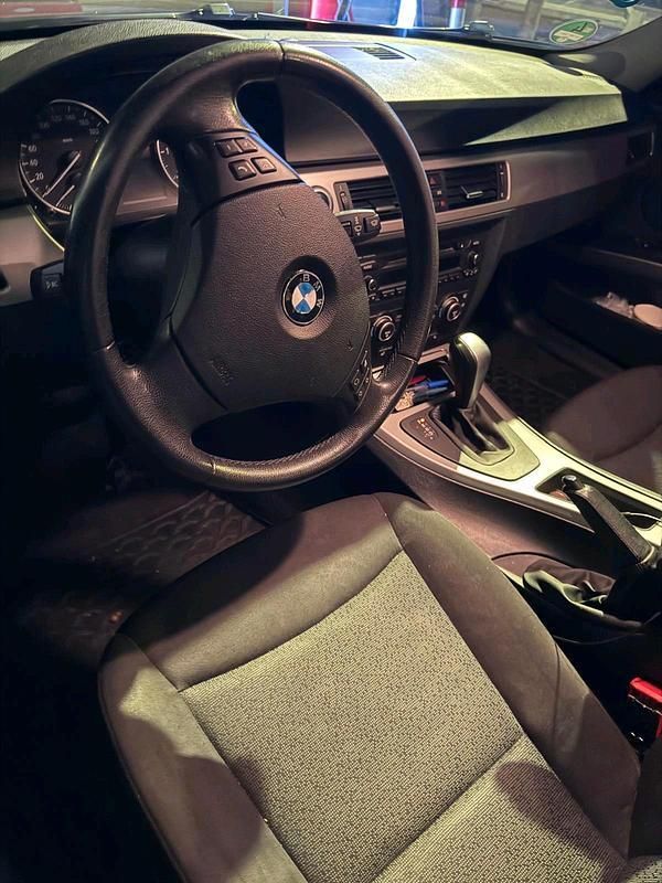 Schwarz Gebraucht 2008 BMW 318 Kombi | 2.700 € (Superpreis) - Bild 1/4