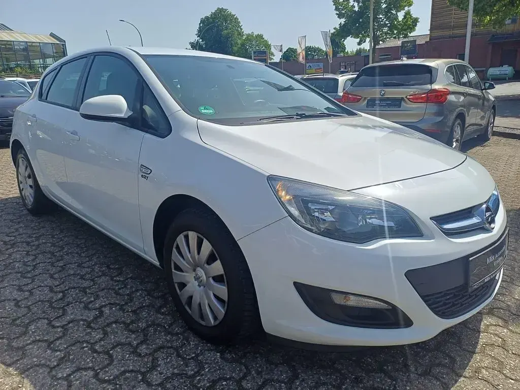 Gebraucht Opel Astra Selection 116 PS (85 kW) 2015 Weiß Limousine