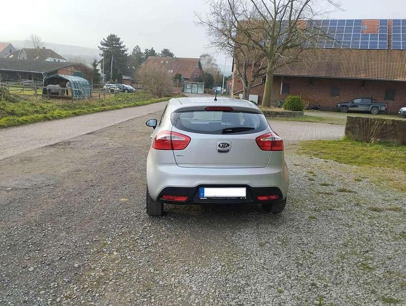 Gebraucht Kia Rio 86 PS (63 kW) 2011 Silber Limousine