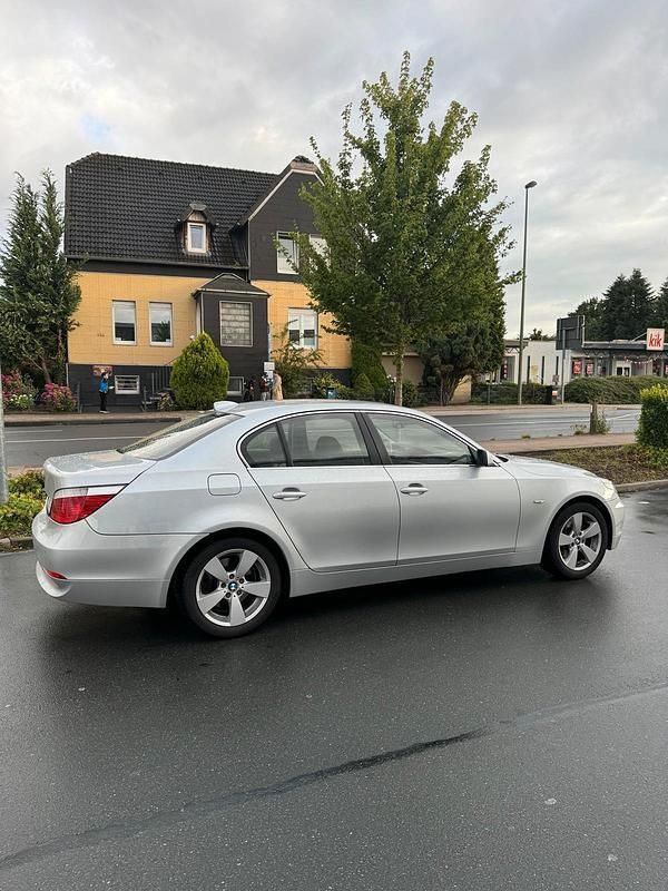 Silber Gebraucht 2005 BMW 530 Limousine | 5.350 € (Guter Preis) - Bild 1/4