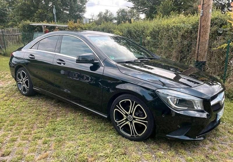 Gebraucht Mercedes CLA180 Shooting Brake 122 PS (89 kW) 2015 Schwarz Kombi