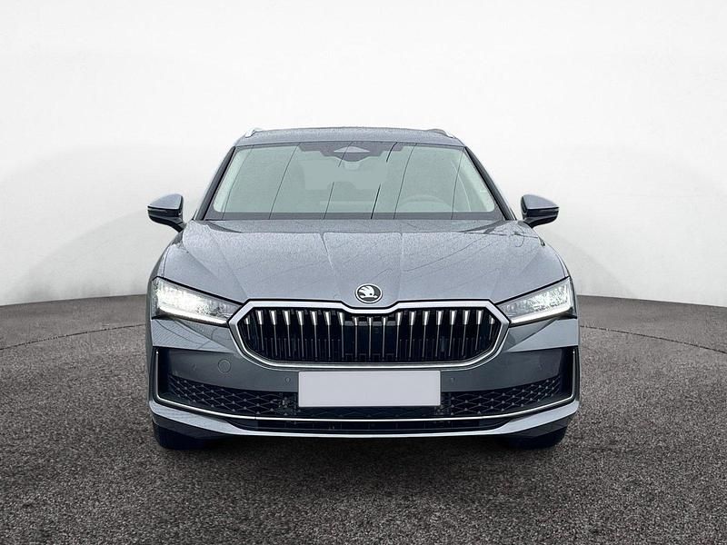 Gebraucht Skoda Superb Selection 193 PS (141 kW) 2025 Graphitegrau Kombi