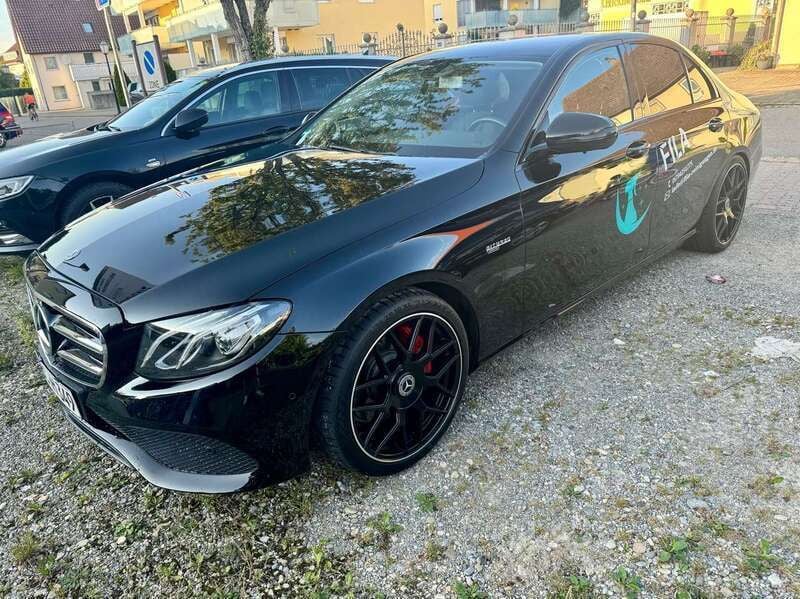 Schwarz Gebraucht 2019 Mercedes E200 Avantgarde Limousine | 29.000 € (Teuer) - Bild 1/4