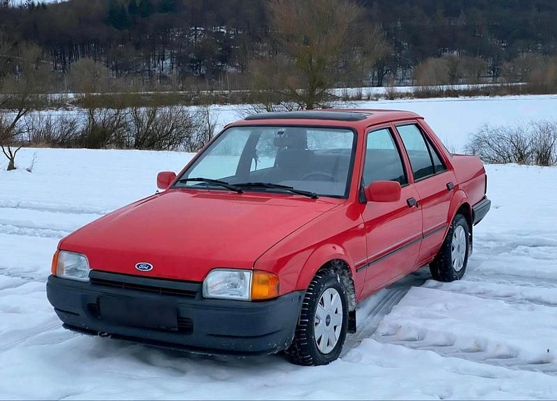 Gebraucht Ford Orion 54 PS (39 kW) 1988 Rot Limousine