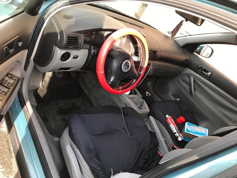 Gebraucht VW Passat 125 PS (91 kW) 2010 Blau Kombi