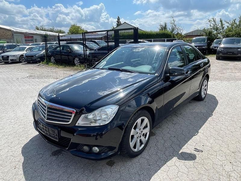 Blau Gebraucht 2011 Mercedes C200 Limousine | 4.900 € (Guter Preis) - Bild 1/4