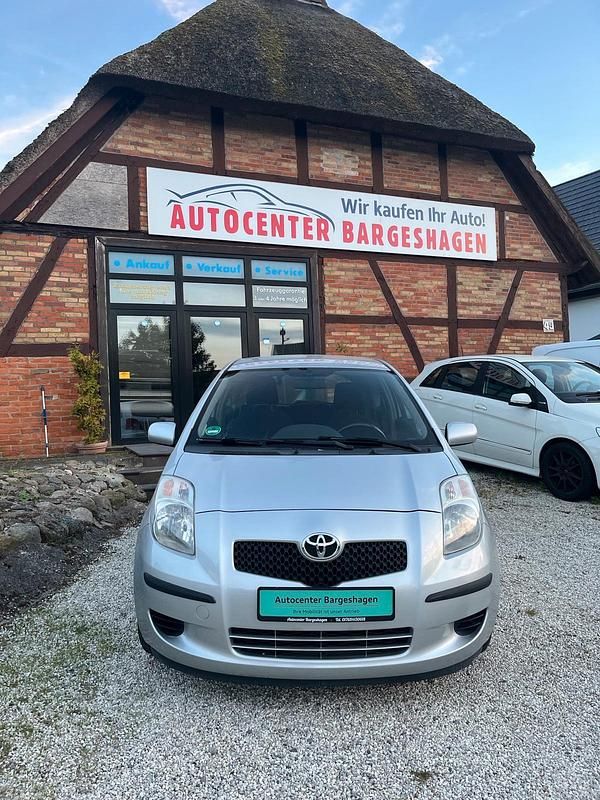 Gebraucht Toyota Yaris 87 PS (63 kW) 2006 Silber Kleinwagen