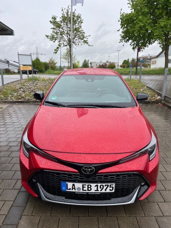 Rot Gebraucht 2020 Toyota Corolla Sport Limousine | 21.500 € (Fairer Preis) - Bild 1/4