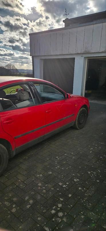 Gebraucht VW Passat 100 PS (73 kW) 1998 Rot Limousine