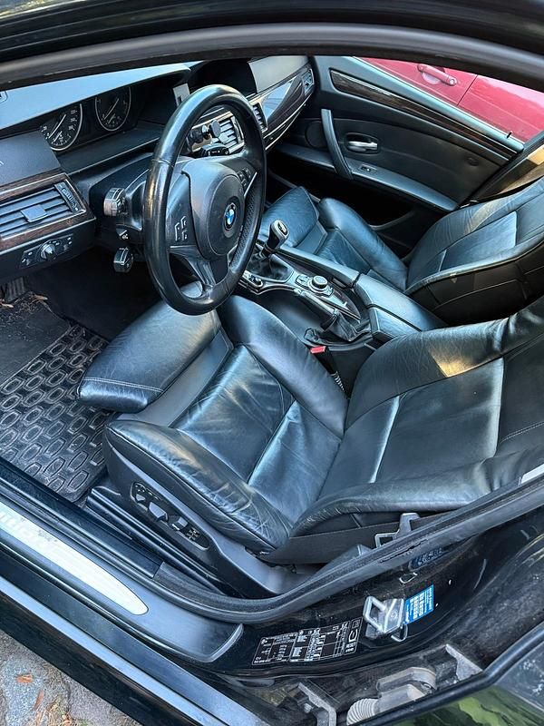 Schwarz Gebraucht 2009 BMW 520 Sport Line Limousine | 6.000 € (Fairer Preis) - Bild 1/4
