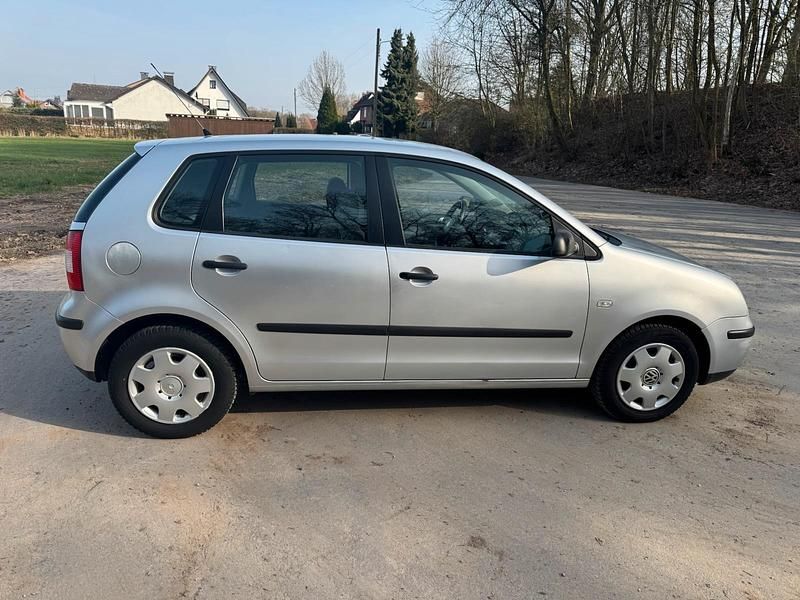 Gebraucht VW Polo 58 PS (42 kW) 2003 Silber Kleinwagen