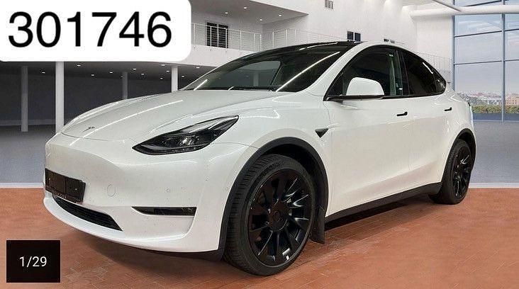 Weiss metallic (metallic) Gebraucht 2022 Tesla Model Y SUV | 34.450 € (Fairer Preis) - Bild 1/4