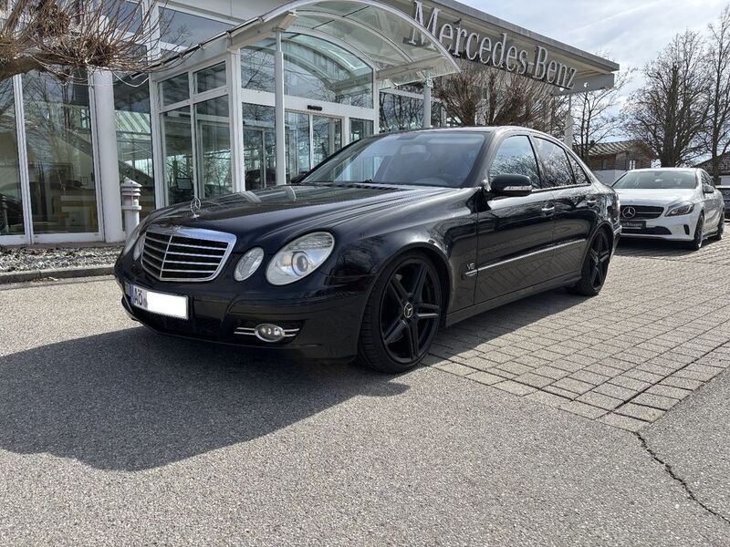 Schwarz Gebraucht 2007 Mercedes E500 Avantgarde Limousine | 10.990 € (Fairer Preis) - Bild 1/4