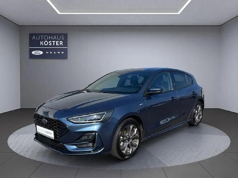 Chromablau metallic Gebraucht 2023 Ford Focus ST-Line X Limousine | 24.450 € (Etwas zu teuer) - Bild 1/4