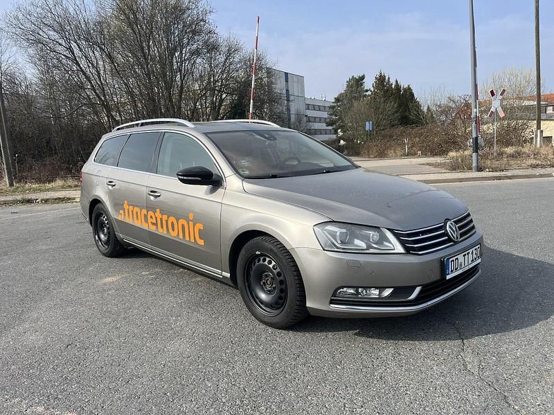 Second-hand VW Passat Edition 177 CP (130 kW) 2014 Auriu Break
