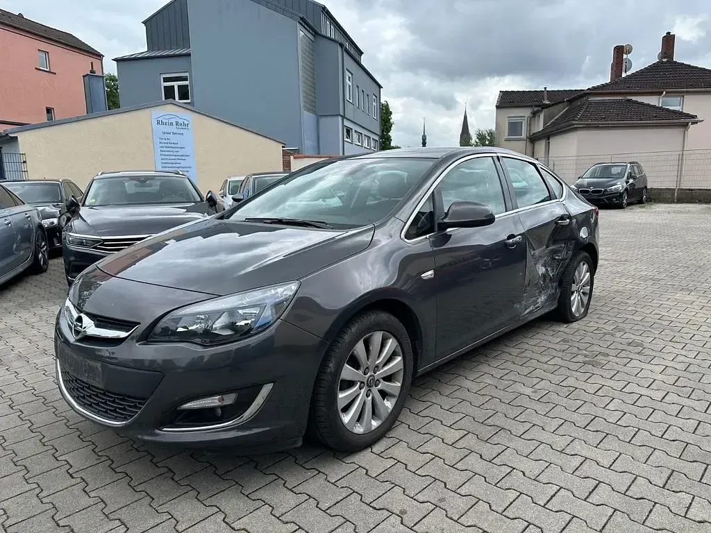 Gebraucht Opel Astra Innovation 110 PS (80 kW) 2013 Grau Limousine