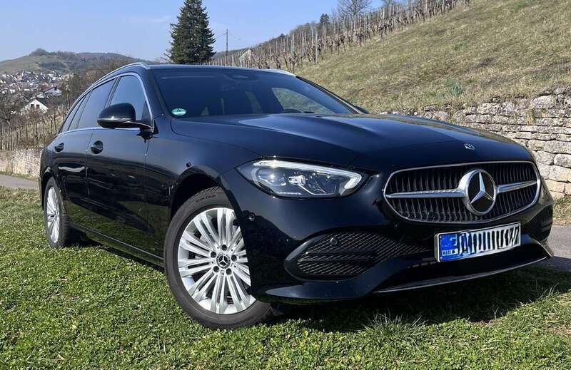 Schwarz Gebraucht 2024 Mercedes C180 Advanced Kombi | 35.980 € (Guter Preis) - Bild 1/4