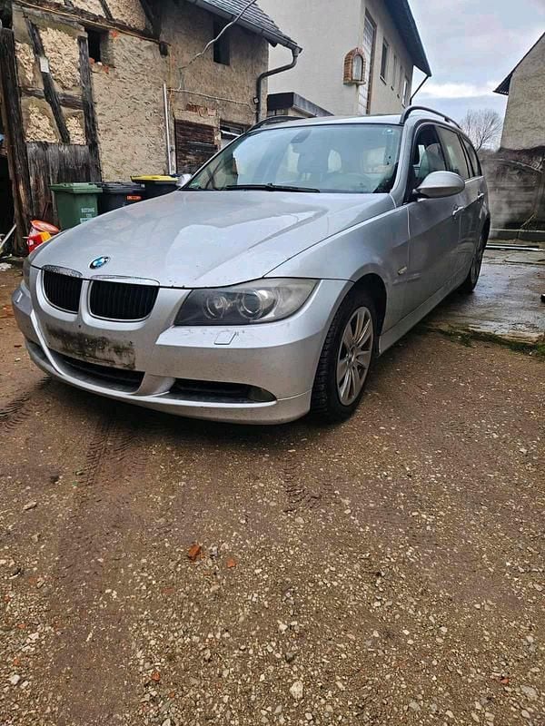 Grau Gebraucht 2006 BMW 320 Kombi | 1.600 € (Guter Preis) - Bild 1/4