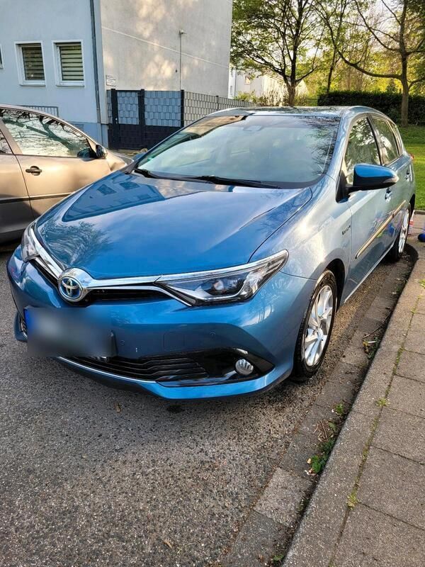 Blau Gebraucht 2016 Toyota Auris Hybrid Edition-S Limousine | 13.200 € - Bild 1/4