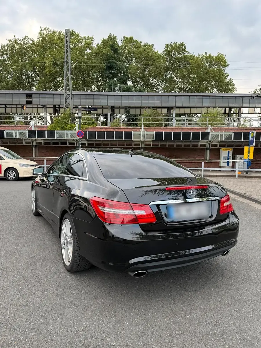 Gebraucht Mercedes E350 AMG 265 PS (194 kW) 2012 Schwarz Coupé