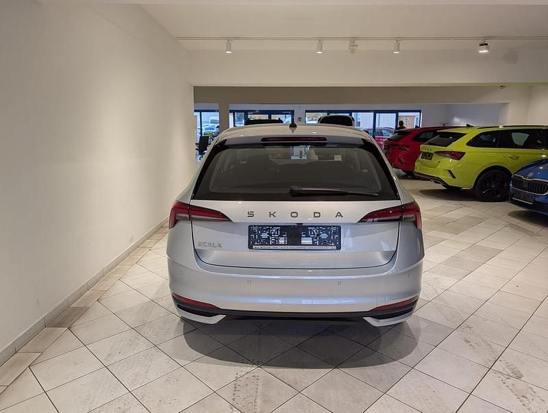 Gebraucht Skoda Scala Selection 116 PS (85 kW) 2024 Silber metallic Kleinwagen
