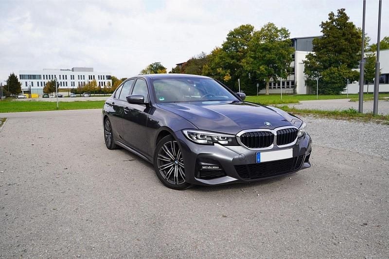 Grau Gebraucht 2020 BMW 330 M Sport Limousine | 29.000 € (Superpreis) - Bild 1/4