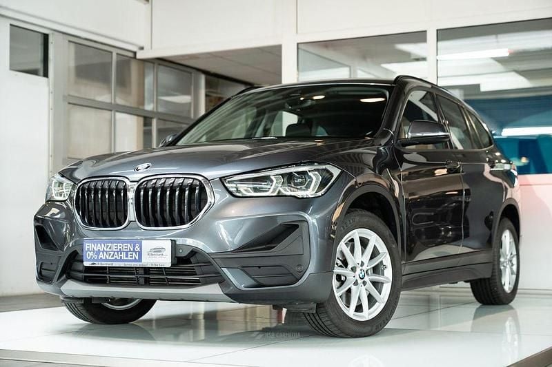 Grau Gebraucht 2022 BMW X1 Sport Line SUV | 33.690 € (Etwas zu teuer) - Bild 1/4