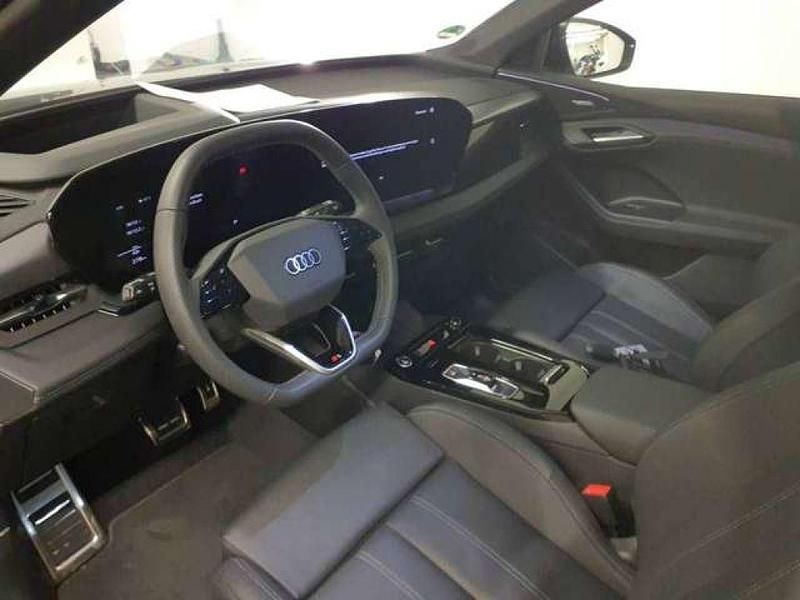 Gebraucht Audi Q6 e-tron Performance 225 kW (306 PS) 2025 Manhattangrau metallic (metallic) SUV