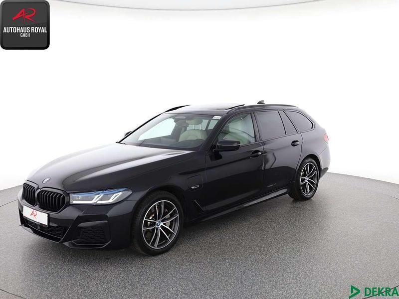 Black sapphire Gebraucht 2022 BMW 530e M Sport Kombi | 37.480 € (Fairer Preis) - Bild 1/4