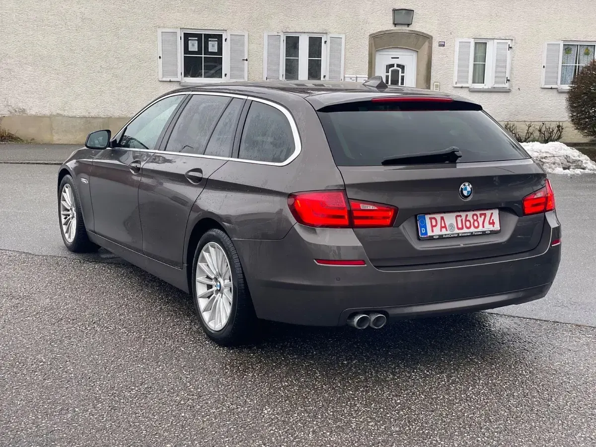 Gebraucht BMW 520 184 PS (135 kW) 2012 Braun Kombi