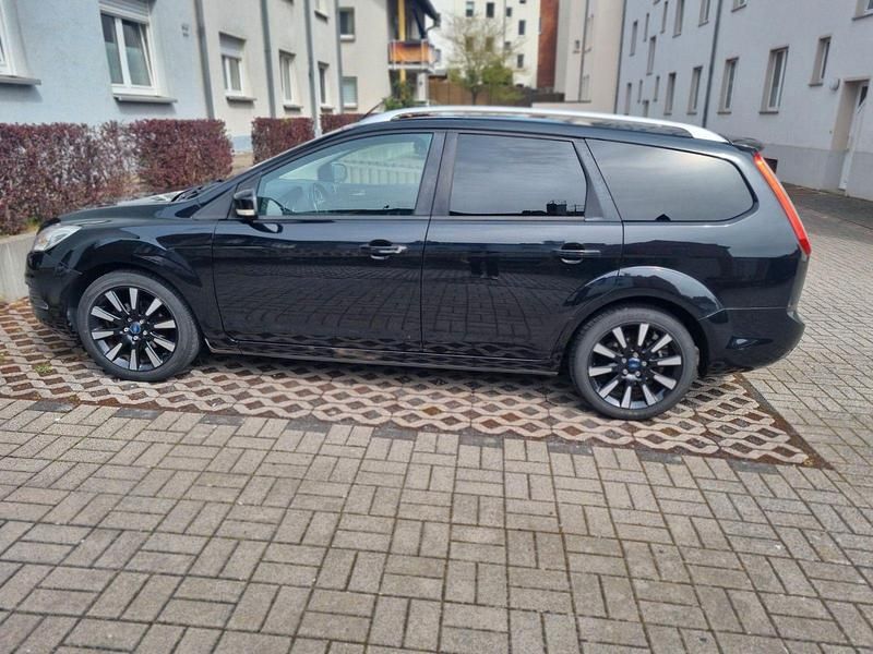 Second-hand Ford Focus 116 CP (85 kW) 2010 Negru Break