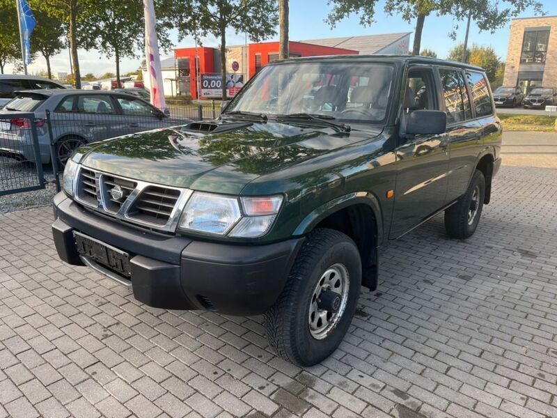 Grün Gebraucht 2002 Nissan Patrol Comfort SUV | 8.900 € (Superpreis) - Bild 1/4