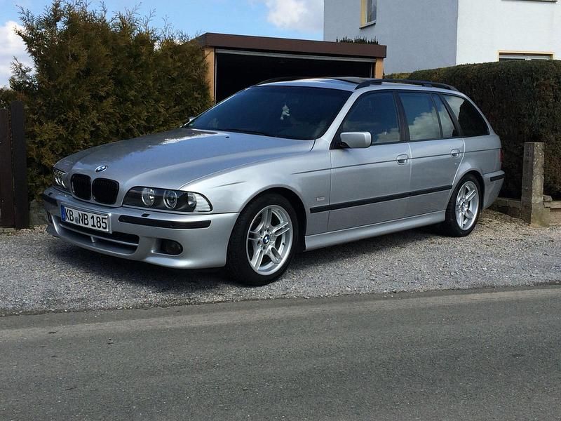 Silber Gebraucht 2002 BMW 525 M Sport Kombi | 3.100 € (Guter Preis) - Bild 1/4