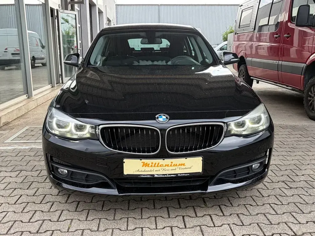 Gebraucht BMW 318 Advantage 150 PS (110 kW) 2017 Schwarz Limousine