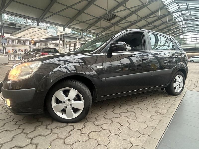 Gebraucht Kia Rio 93 PS (68 kW) 2007 Schwarz Limousine